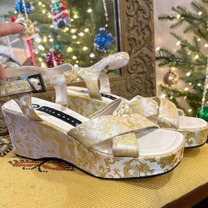 Ellemenno Dragon Wedges Gold and Cream
